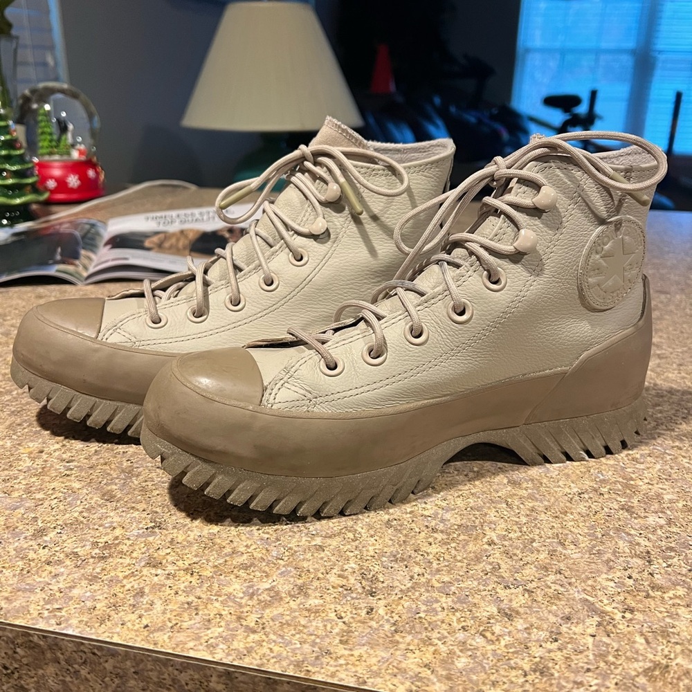 High-Top Beige Sneakers converse
